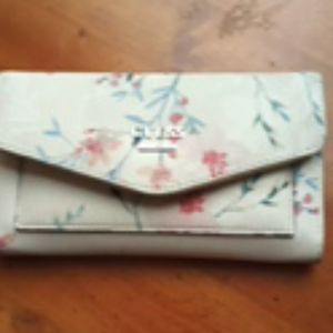 Guess wallet
